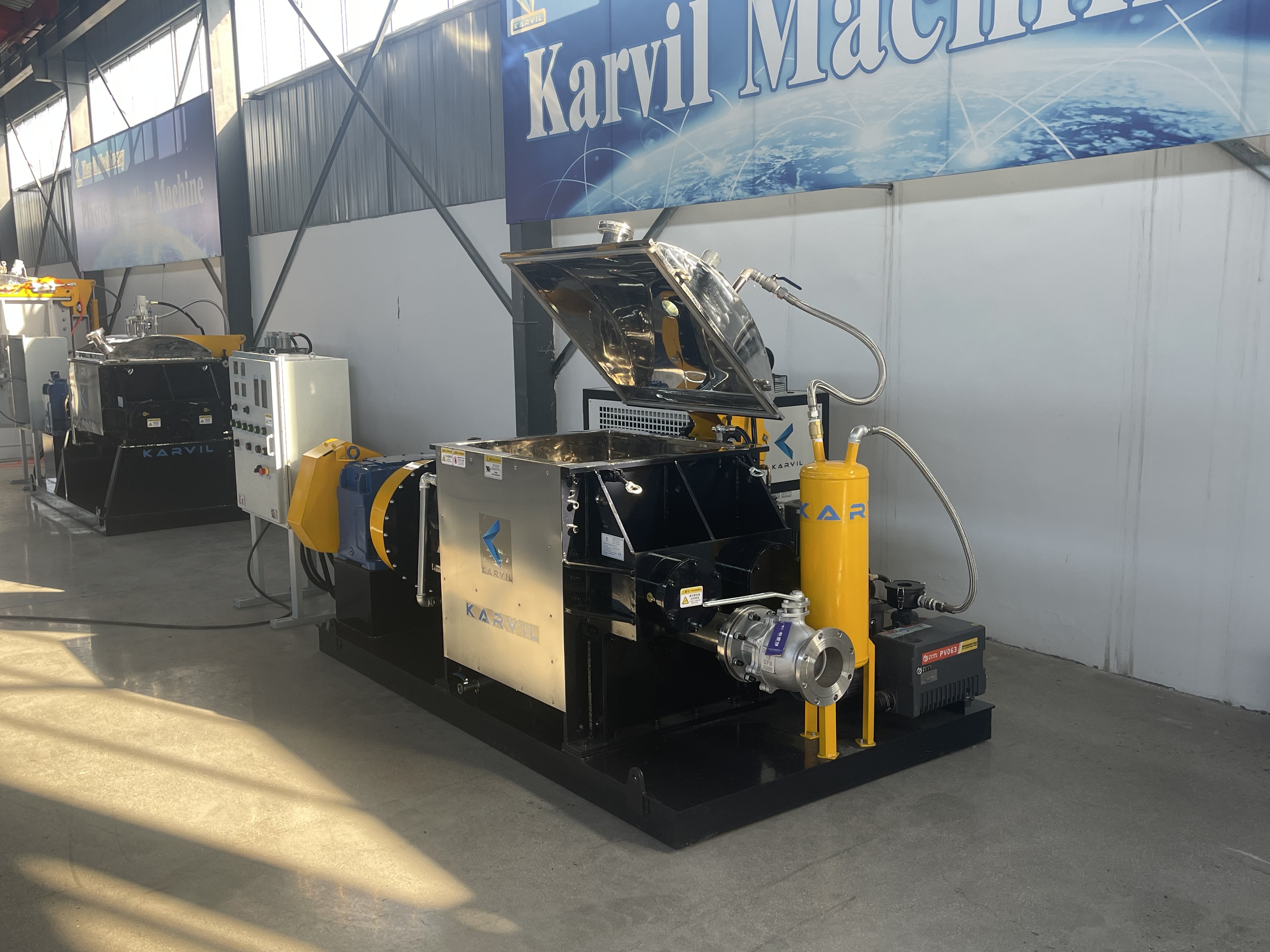 Dois conjuntos de mixer a vácuo à prova de explosão de 300L com chiller 